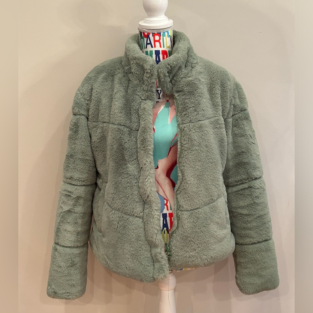 U2B light green faux fur zippered coat in excellent condition.